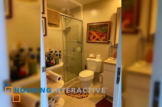 unfurnished 3br unit with parking for sale in one rockwell