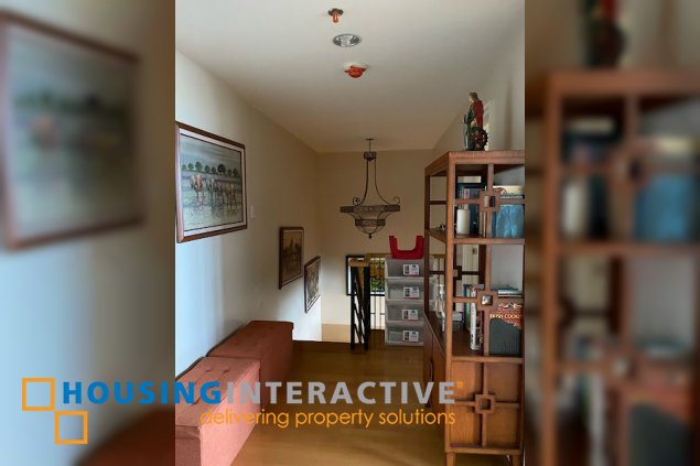 unfurnished 3br unit with parking for sale in one rockwell