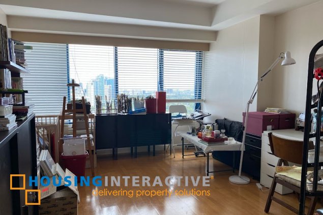 unfurnished 3br unit with parking for sale in one rockwell