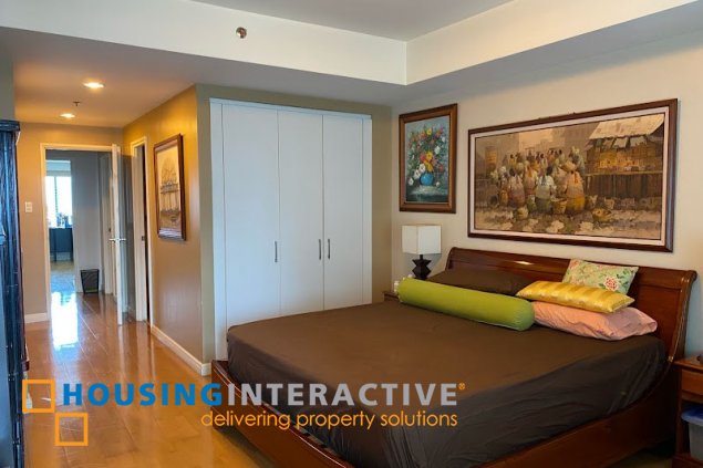 unfurnished 3br unit with parking for sale in one rockwell