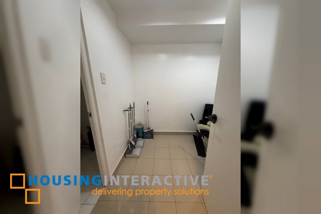 fully furnished 2br unit with parking for lease in one rockwell