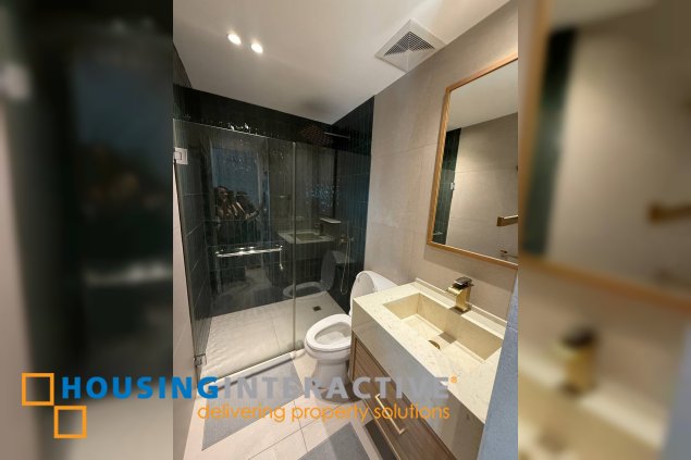 fully furnished 2br unit with parking for lease in one rockwell