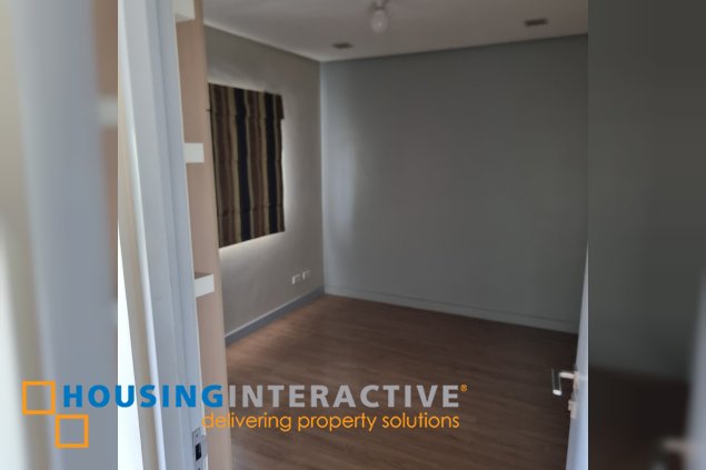 for sale semi furnished 3 storey townhouse in ametta place pasig