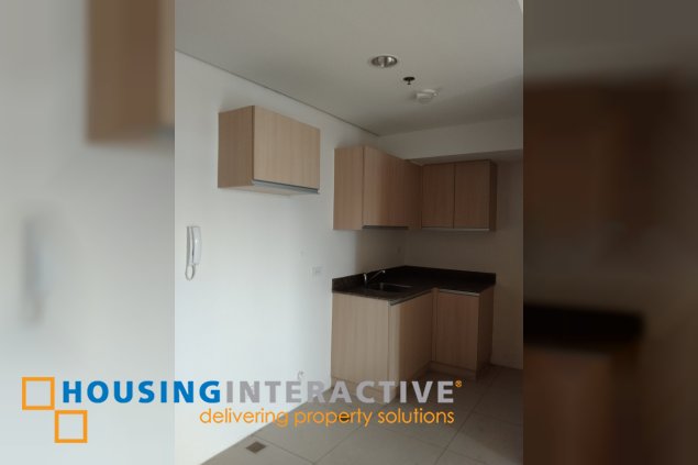 premium 2br unit with balcony for sale in park west