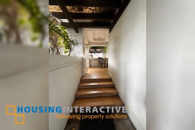 for sale house 5br with parking slots in mandaluyong