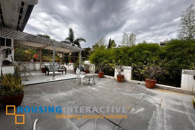 for sale house 5br with parking slots in mandaluyong