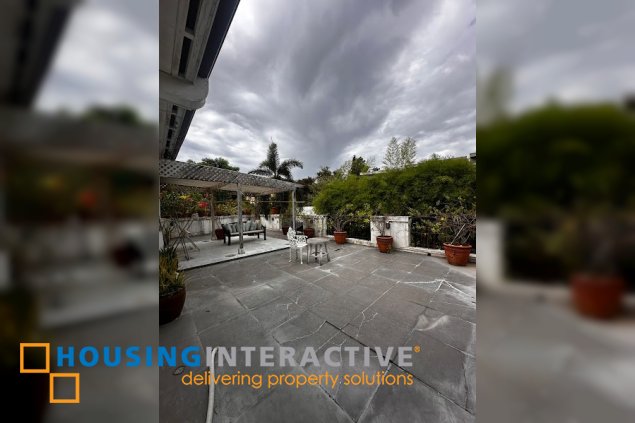 for sale house 5br with parking slots in mandaluyong