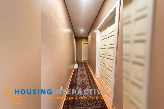 for sale house 5br with parking slots in mandaluyong