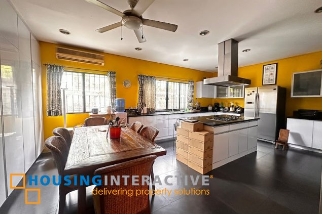 for sale house 5br with parking slots in mandaluyong