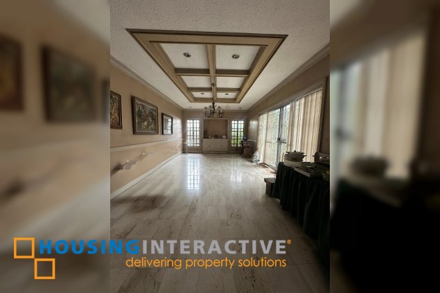 for sale 2 storey house 6br with parking in east greenhills