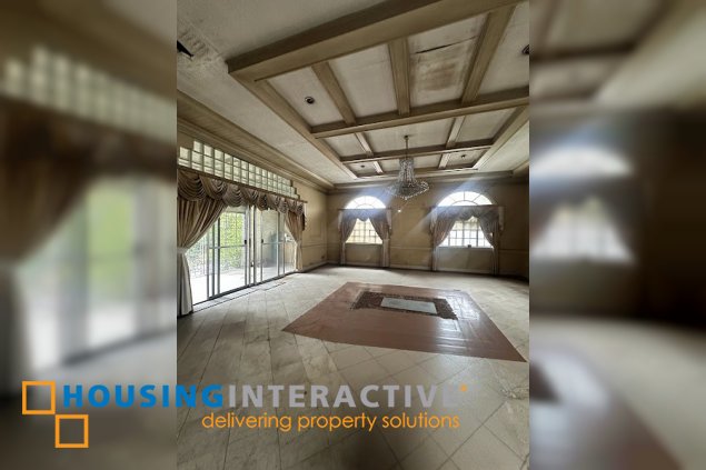 for sale 2 storey house 6br with parking in east greenhills