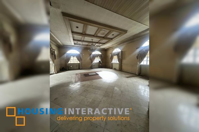 for sale 2 storey house 6br with parking in east greenhills