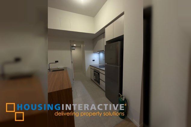 for lease brand new unit 1br with parking in shang residences