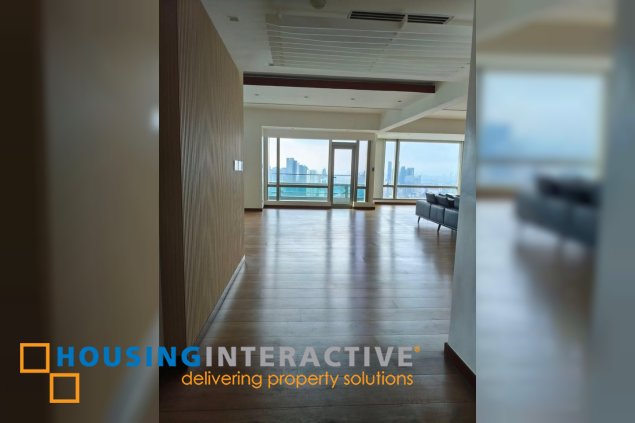 furnished 3br unit with parking for lease in horizon homes at shangri-la at the fort