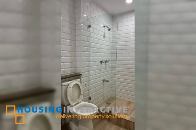 fully furnished 2br unit with parking for lease in easton place