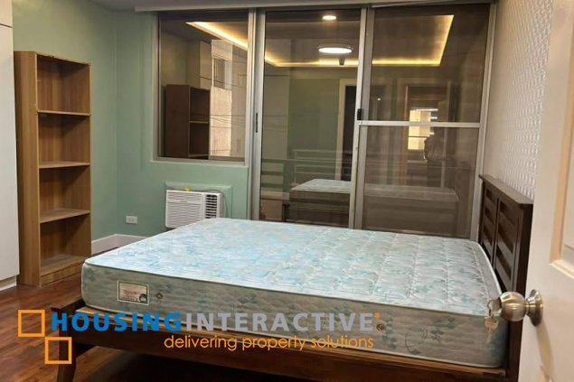 fully furnished 2br unit with parking for lease in easton place