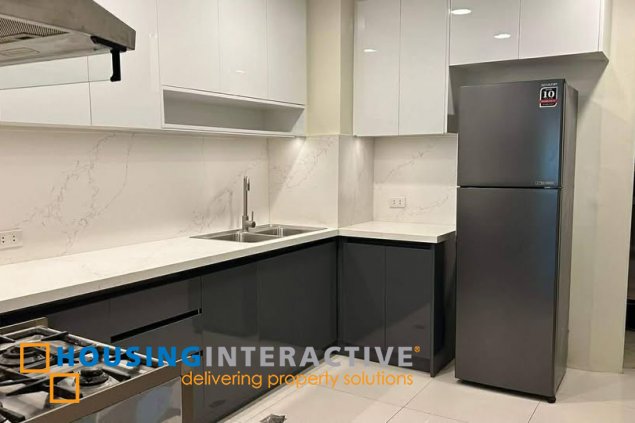 fully furnished 2br unit with parking for lease in easton place