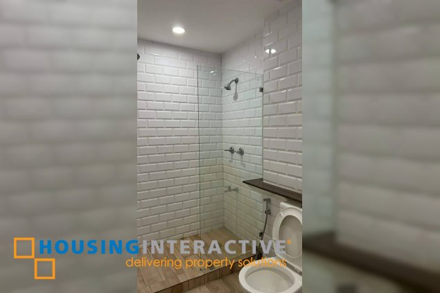 fully furnished 2br unit with parking for lease in easton place