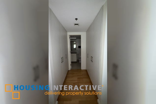 for lease penthouse unit 2br with parking in east tower