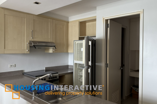 for lease penthouse unit 2br with parking in east tower