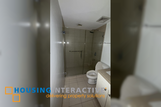 for lease penthouse unit 2br with parking in east tower