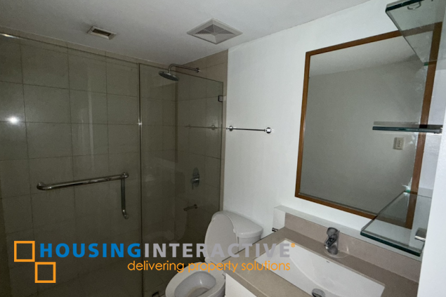 for lease penthouse unit 2br with parking in east tower