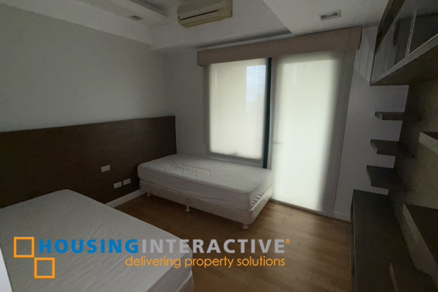 for lease penthouse unit 2br with parking in east tower