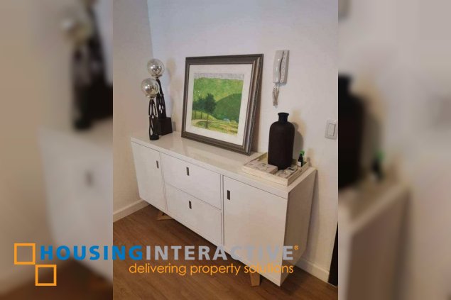 fully furnished 1br unit with balcony and parking for lease in verve residences