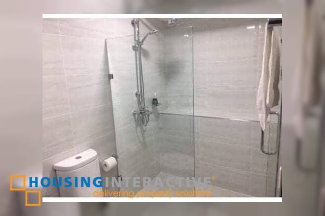 fully furnished 1br unit with balcony and parking for lease in verve residences