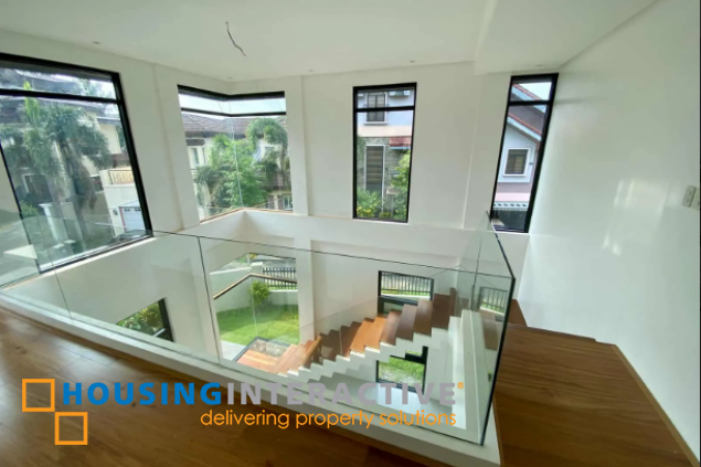 for sale 2-story house with parking in portofino heights