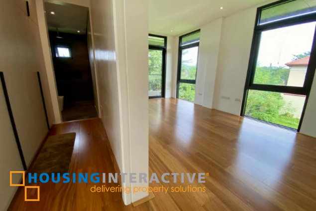 for sale 2-story house with parking in portofino heights