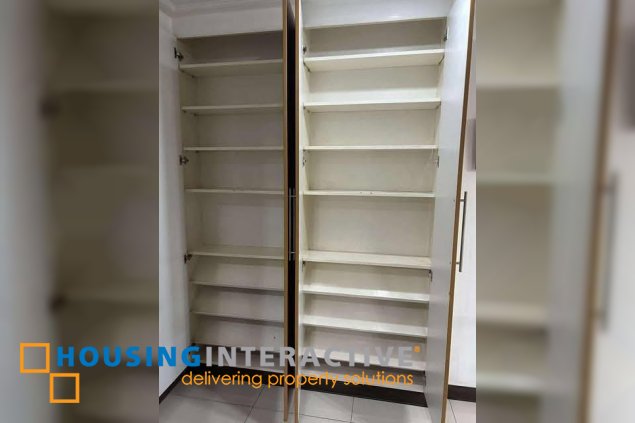 fully furnished 3br unit with parking for lease in penhurst parkplace