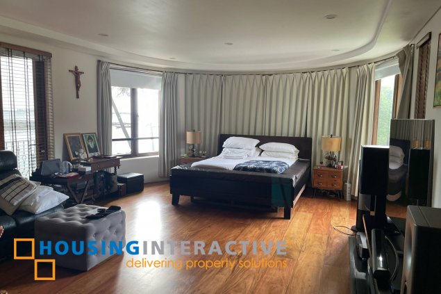 for sale elegant house and lot in marina baytown south