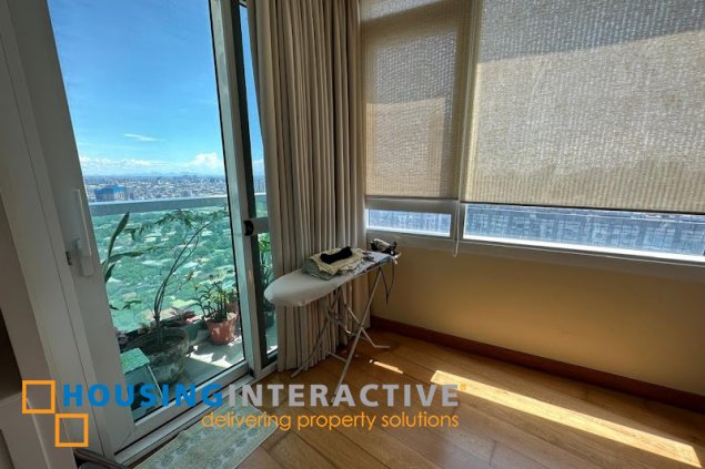 for lease 2br with parking and balcony in park terraces