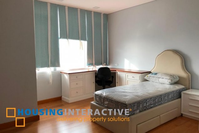 for lease 2br with parking and balcony in park terraces