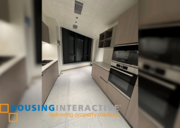 unfurnished 3br west unit with parking for lease in aurelia residences