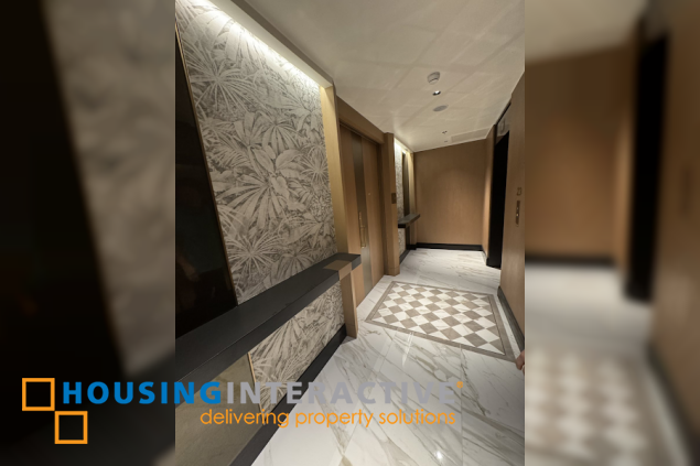 unfurnished 3br west unit with parking for lease in aurelia residences