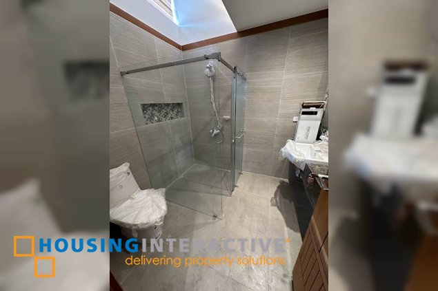 semi furnished 3-storey 3br townhouse in interstate townhomes, c. benitez, quezon city for sale