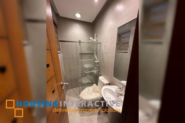 semi furnished 3-storey 3br townhouse in interstate townhomes, c. benitez, quezon city for sale