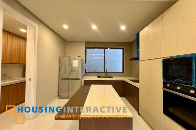 3 storey 5 br brand new house for sale in bf homes