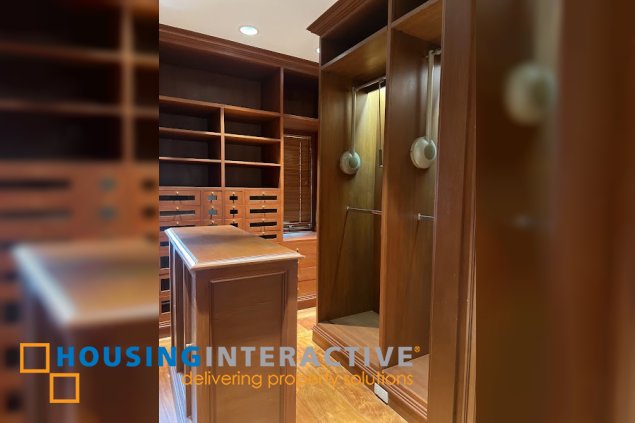 for sale 5br mediterranean house with gold and parking in ayala alabang