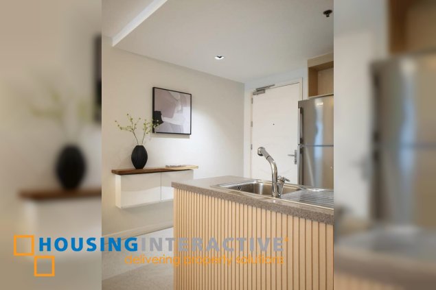 fully furnished 2br unit with parking for lease in one rockwell