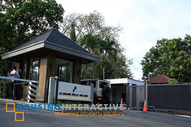 2 storey house 3br with garden for sale in alabang hills village