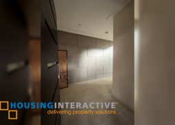 unfurnished townhouse for lease in enclave greenmeadows