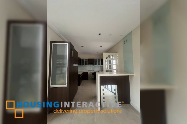 unfurnished townhouse for lease in enclave greenmeadows