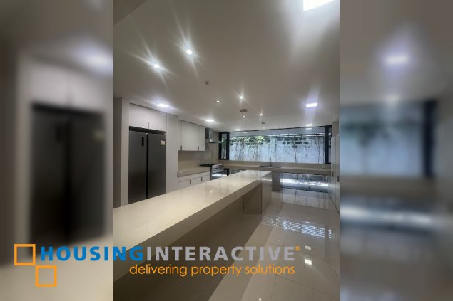 newly built 4br with parking for lease in dasmariñas village