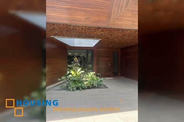 newly built 4br with parking for lease in dasmariñas village
