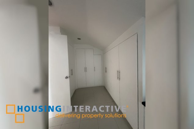 house 4br with parking slots for lease in dasmariñas village