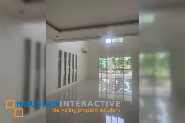 house 4br with parking slots for lease in dasmariñas village