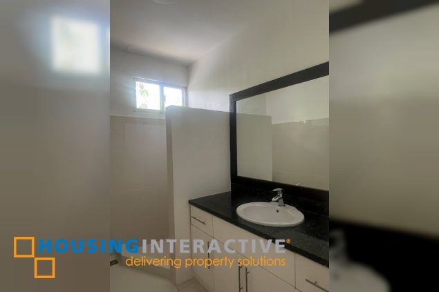 house 4br with parking slots for lease in dasmariñas village